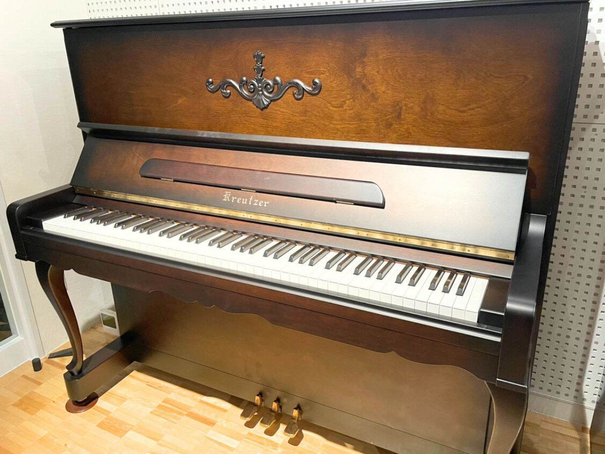 中古ピアノ クロイツェル(KREUTZER KE603) 音楽を楽しみインテリアにも
