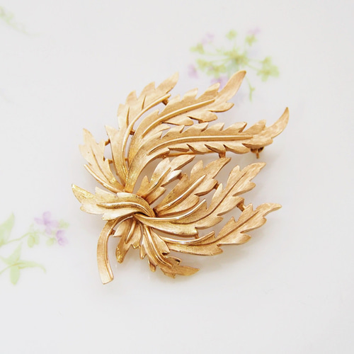 ヴィンテージジュエリー】Trifari トリファリ ゴールドトーン