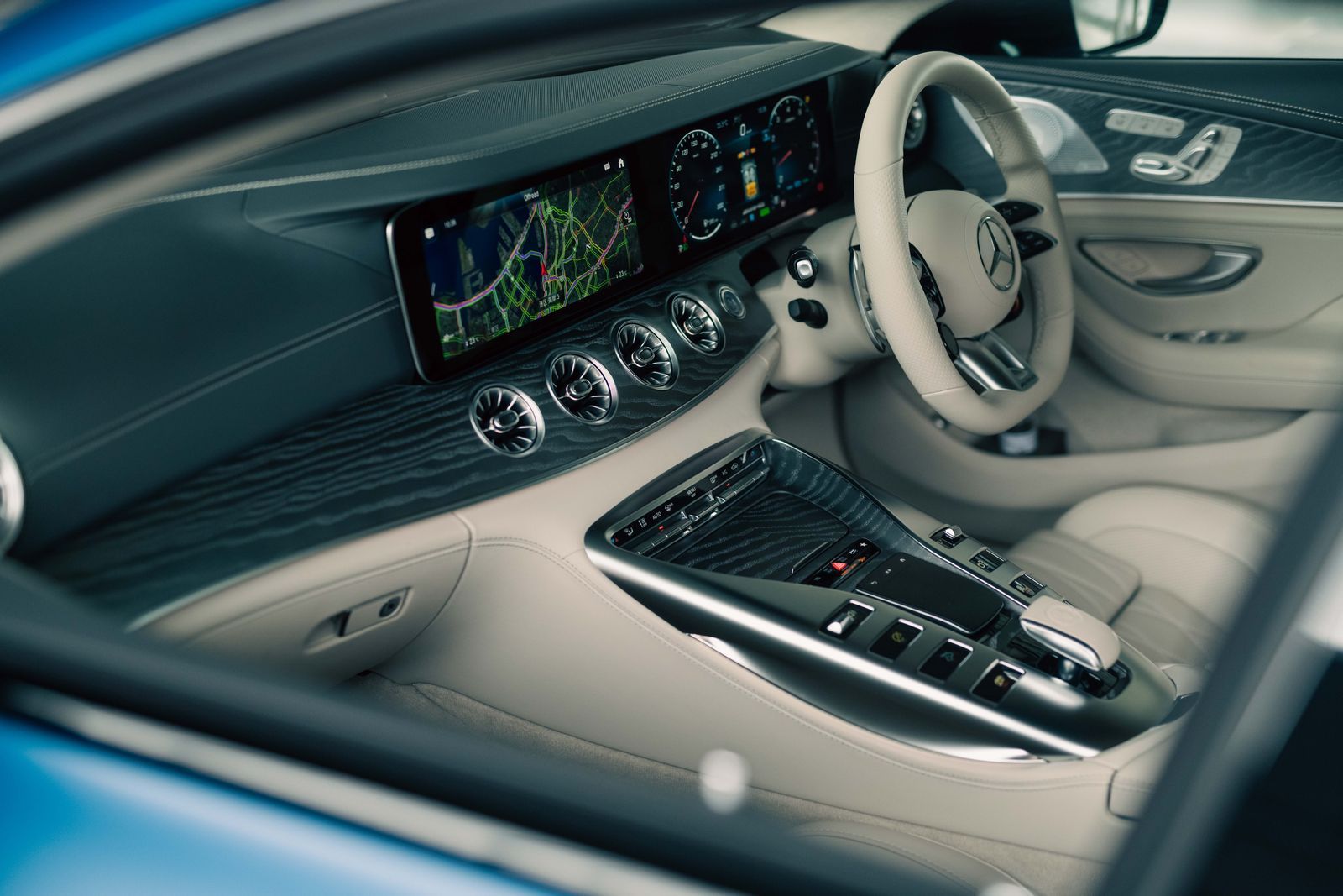 超”実用的で“超”高性能な“超”高級車──新型メルセデスAMG GT 4ドア