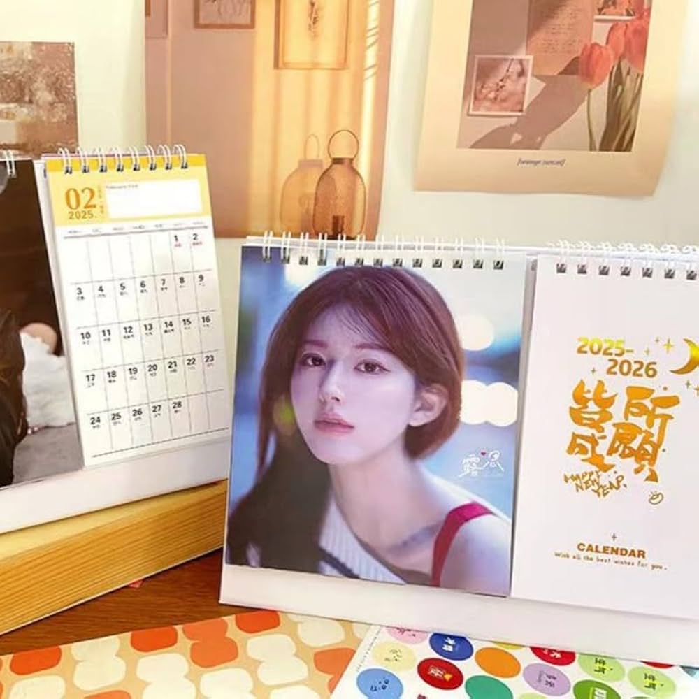 Amazon | 趙露思 チャオルースー カレンダー 卓上カレンダー 写真集