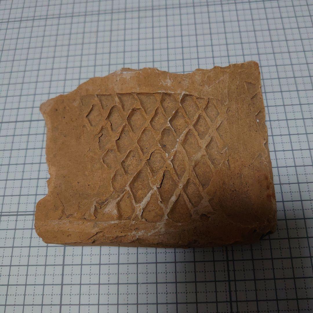 もしかすると貴重な、古い瓦の破片 もしかすると貴重な、古い瓦の破片 もしかすると貴重な、古い瓦の破片