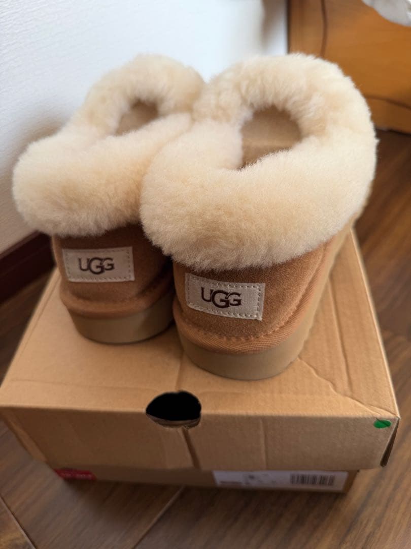 UGG ベージュ ムートンブーツ　一度使用のみの美品 UGG WOMEN MINI BAILEY BUTTON Ⅱ CHESTNUT アグ ウィメンズ ムートン