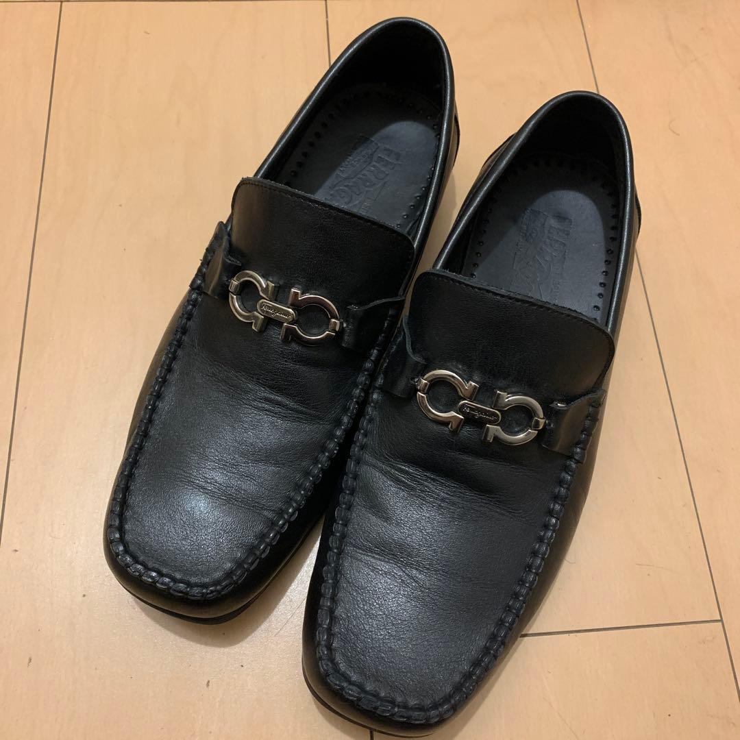 フェラガモ　黒いローファー 金属バックル付き フェラガモ ローファー/モカシン/革靴 シューズ レディース ロロ