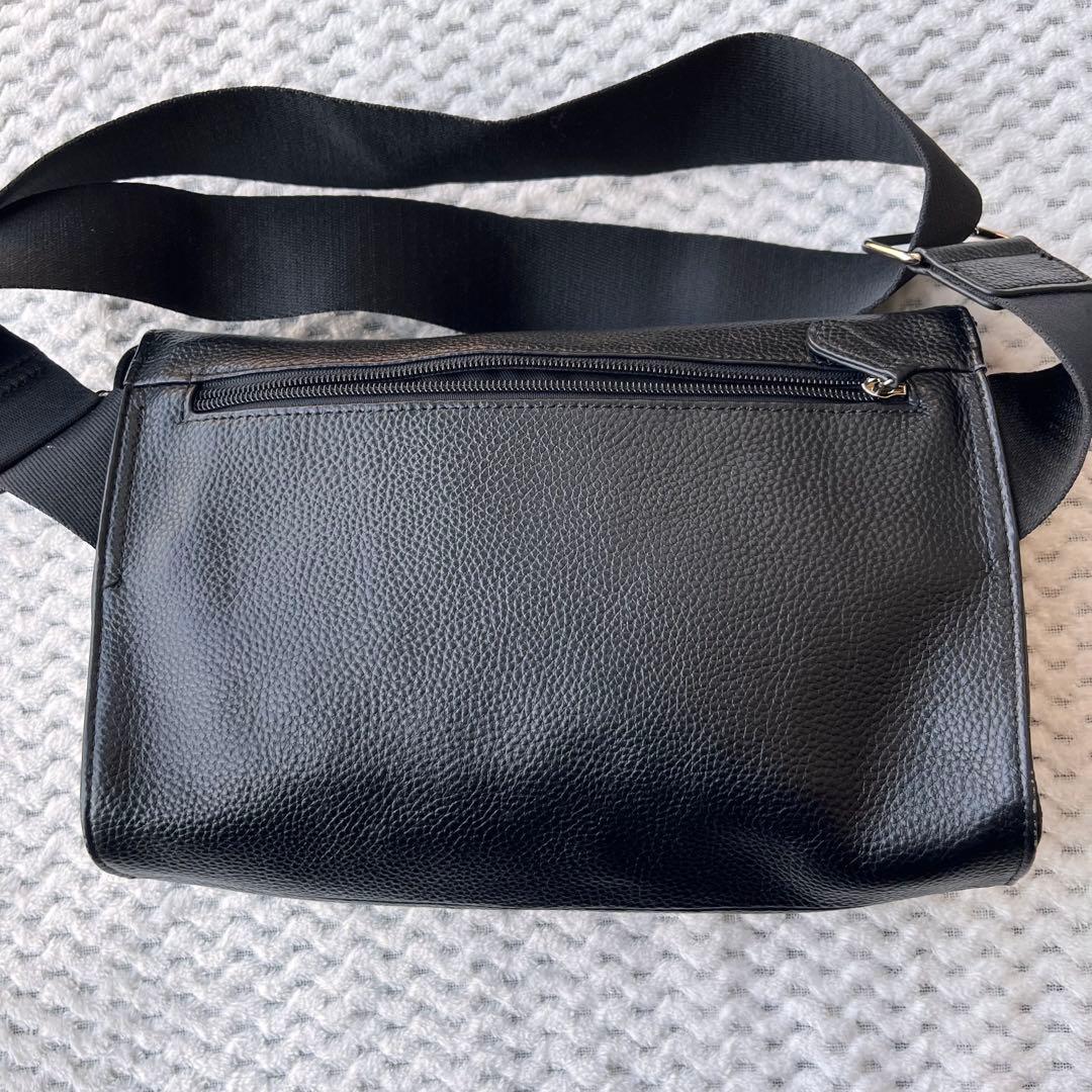 イアパピヨネ 《本革》ワイドテープショルダーバッグ ボディバッグ