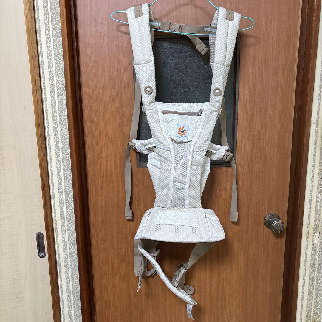 エルゴ抱っこ紐 オムニブリーズ クリームフラワーレース Amazon.co.jp: Ergobaby(エルゴベビー) 抱っこひも OMNI Breeze