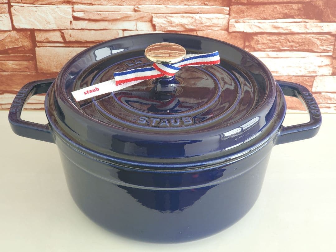 【美品】staub ピコ・ココット ラウンド 　22㎝　ストウブ Staub（ストウブ） 鍋 ピコ・ココット ラウンド 22cm ブラック 生涯
